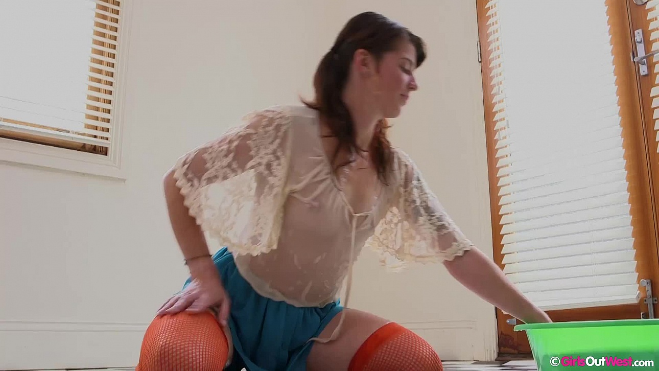 Pepita - Floor Scrub