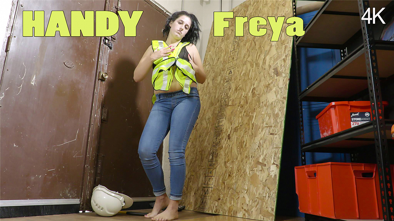Freya - Handy